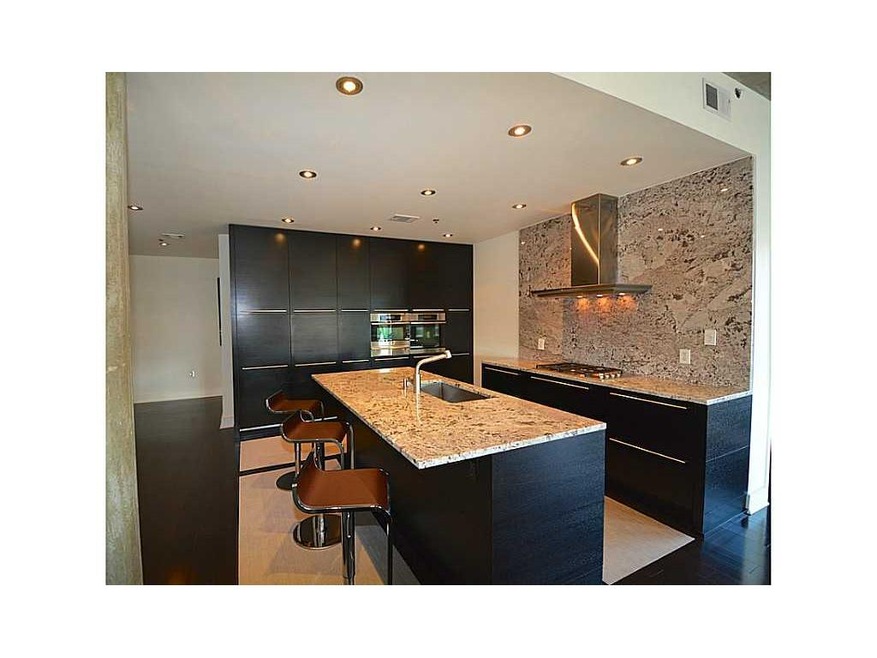 Kitchen. Sleek contemporary loft in the heart of M