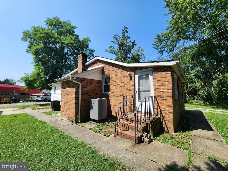 452 Graythorn Rd, Middle River, MD 21220 - photo 1