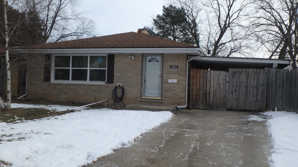 2431 N Jackson St, Waukegan, IL 60087 - photo 1