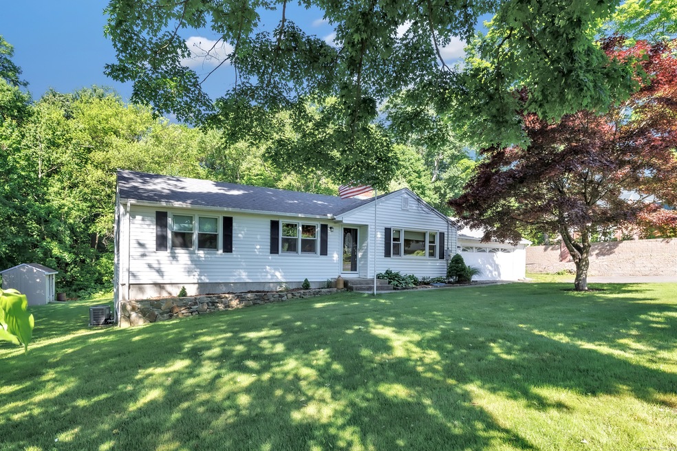 226 Walnut Tree Hill Rd, Shelton, CT 06484 - photo 1