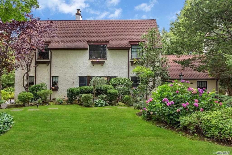 79 Colonial Pkwy, Manhasset, NY 11030 - photo 1