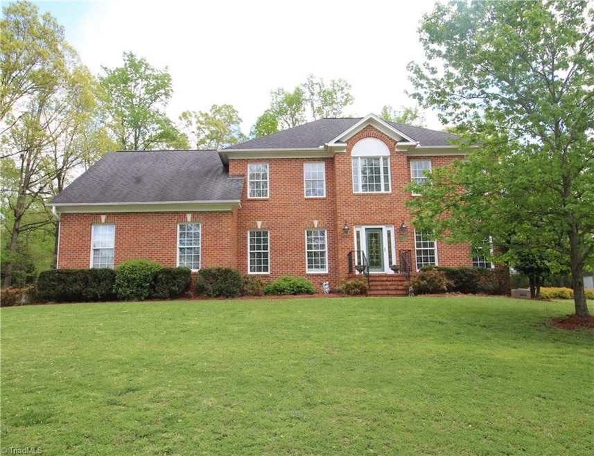 5201 Woodberry Forest Rd, Greensboro, NC 27406 - photo 1