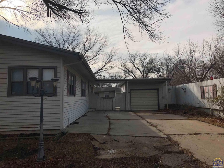 6721 SW Rockpost Rd, Topeka, KS 66619 - photo 1