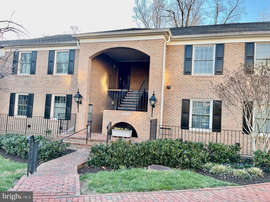 5704 Brewer House Cir unit T-3, Rockville, MD 20852 - photo 1