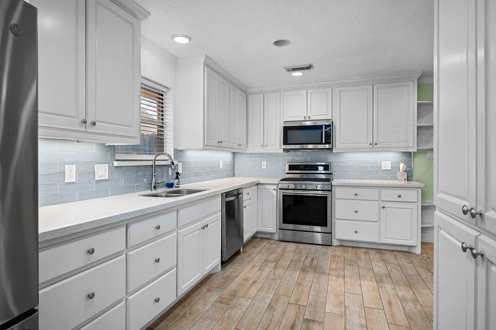 7302 Shady Arbor Ln, Houston, TX 77040 - photo 1