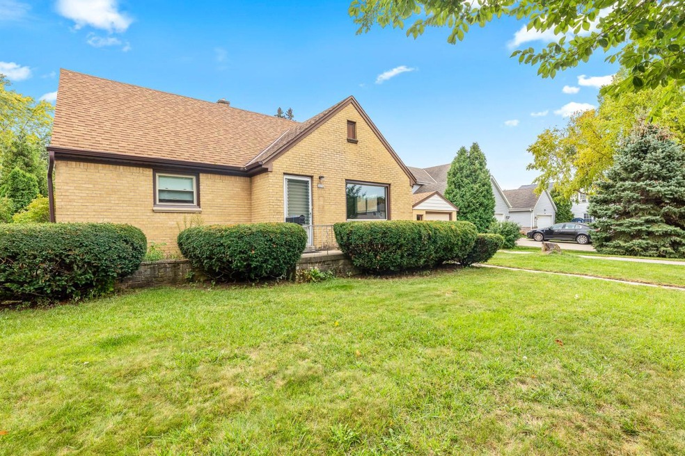 4670 N 127th St, Butler, WI 53007 - photo 1