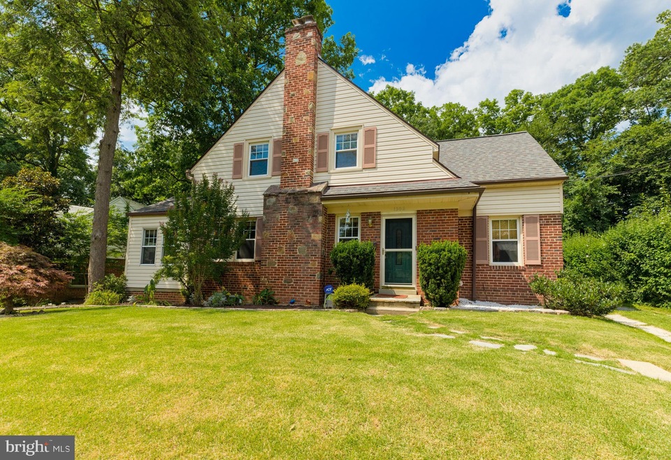 1302 Erskine St, Takoma Park, MD 20912 - photo 1