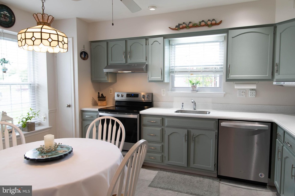 8 Hanover Ct, Mount Laurel, NJ 08054 - photo 1