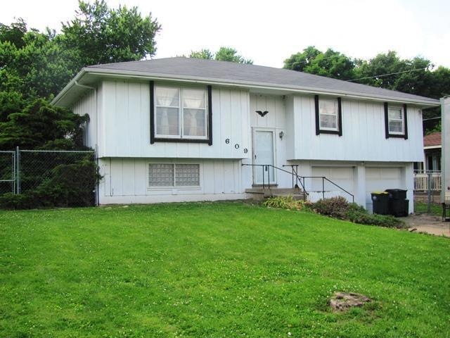 609 N 2nd St, Lansing, KS 66043 - photo 1