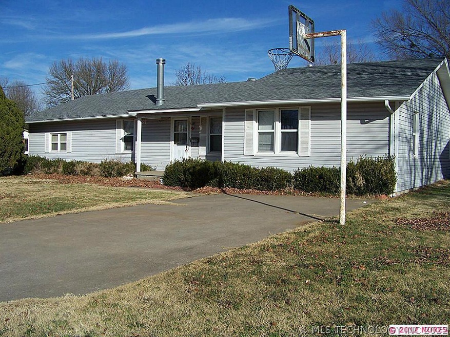1108 N 5th St, Henryetta, OK 74437 - photo 1