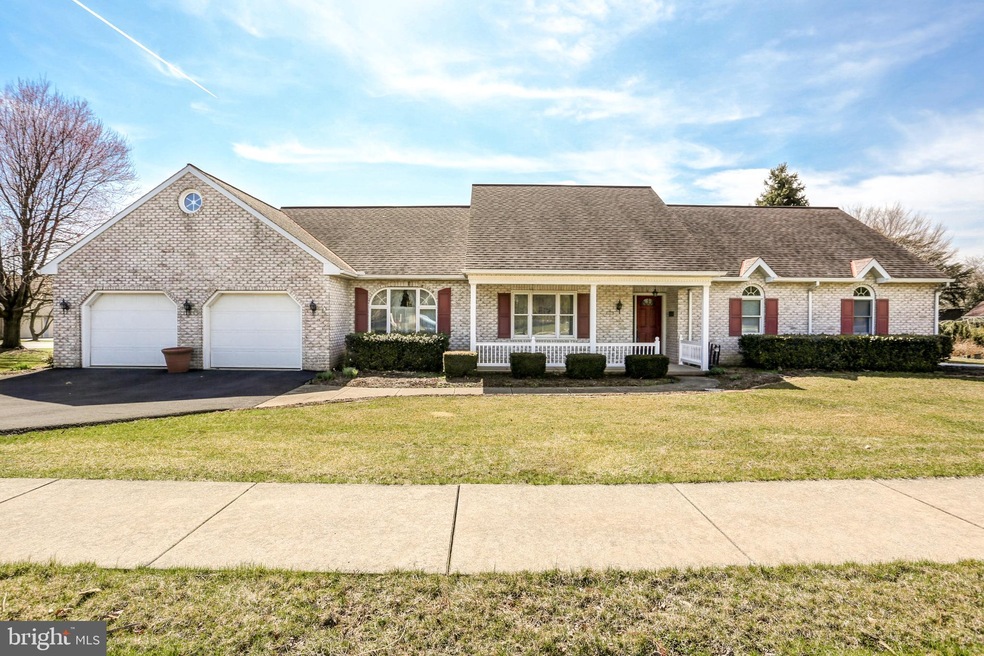 202 N Whisper Ln, New Holland, PA 17557 - photo 1