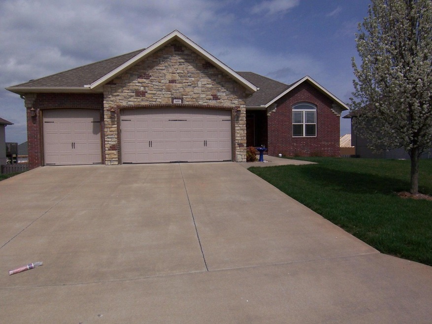 1693 E Thoroughfare Dr, Republic, MO 65738 - photo 1