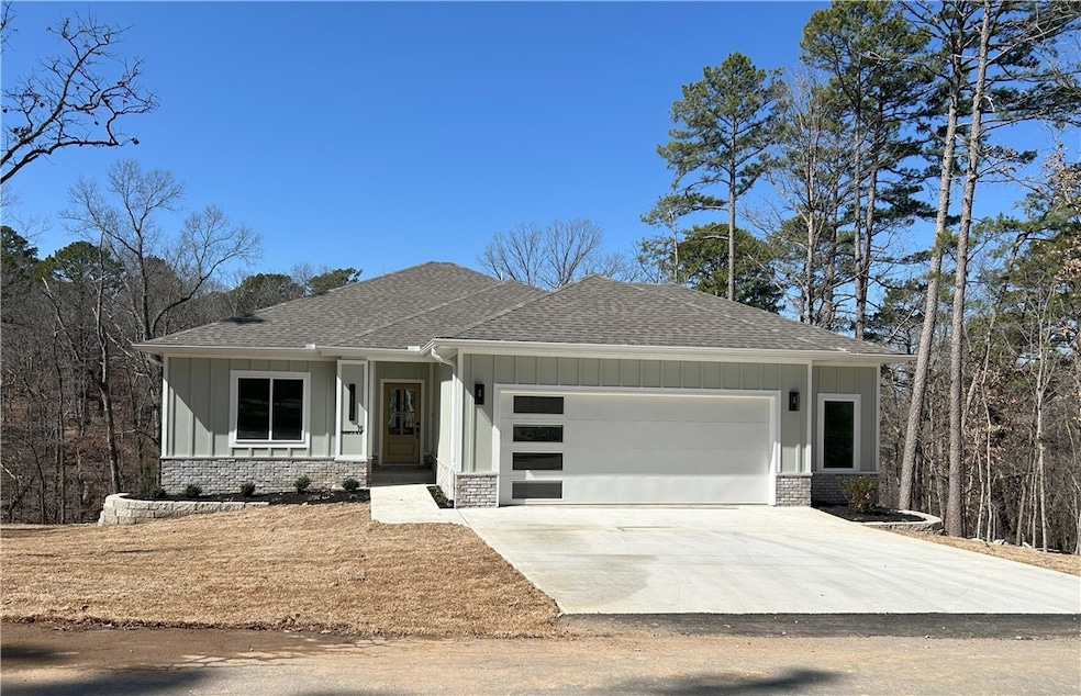 Beautiful home in a beautiful setting! Privacy and