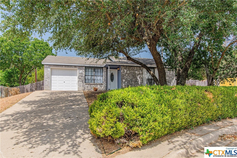 401 W Blancas Dr, Copperas Cove, TX 76522 - photo 1