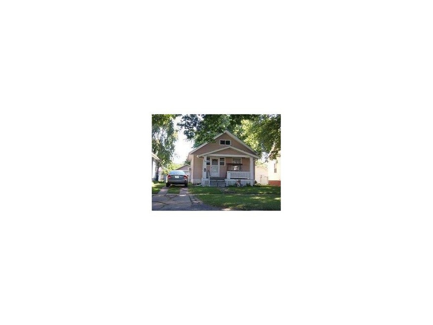 1049 F Ave NW, Cedar Rapids, IA 52405 - photo 1