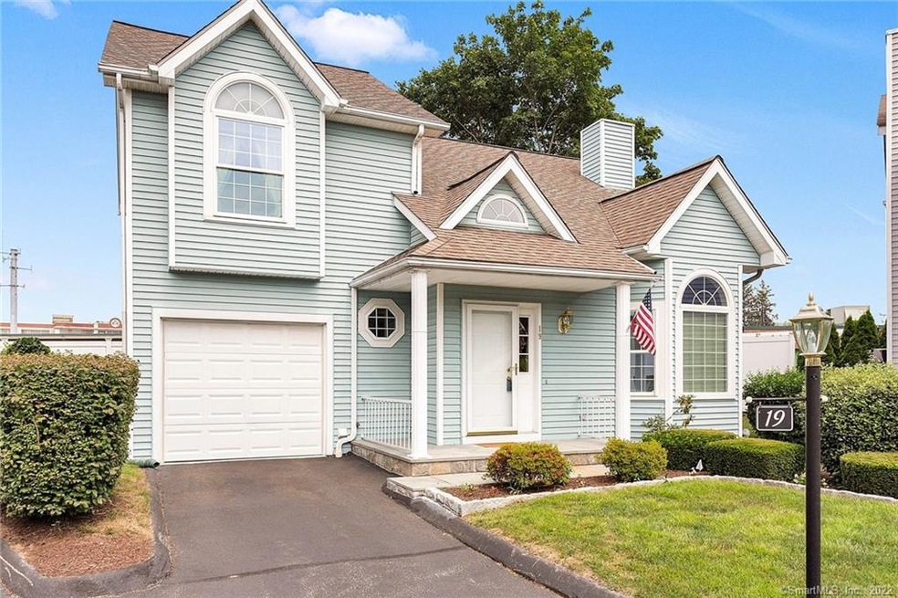 596 Glenbrook Rd unit 19, Stamford, CT 06906 - photo 1