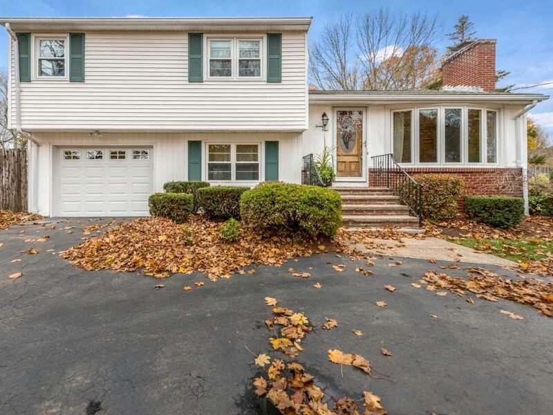 21 Ledge View Dr, Cumberland, RI 02864 - photo 1