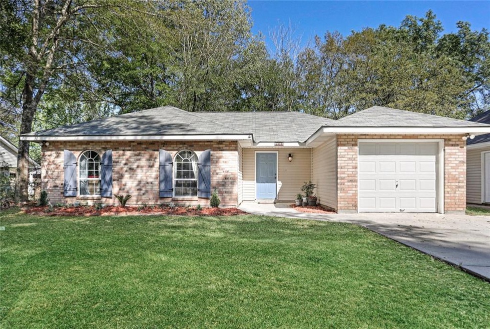 Nice 3 bdrm, 2 bath home with fully fenced back ya