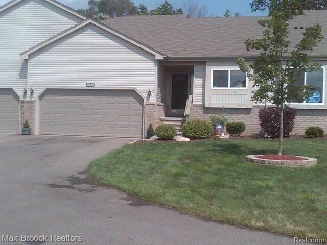 37009 Mitchell St unit 221, Grand Blanc, MI 48439 - photo 1