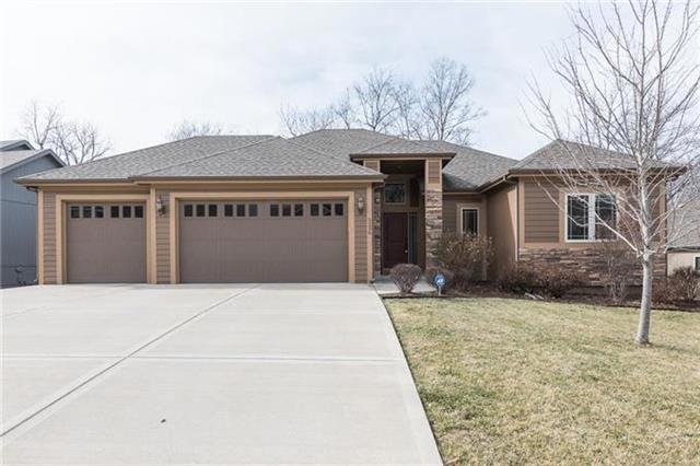Front of home, cul de sac lot, 3 car garage