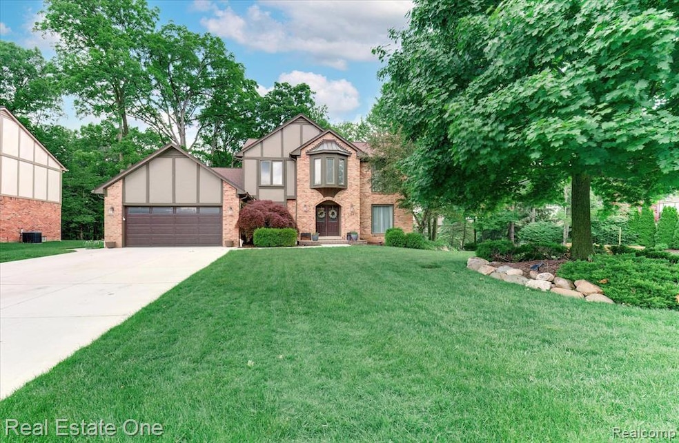 3542 Charlwood Dr, Rochester Hills, MI 48306 - photo 1