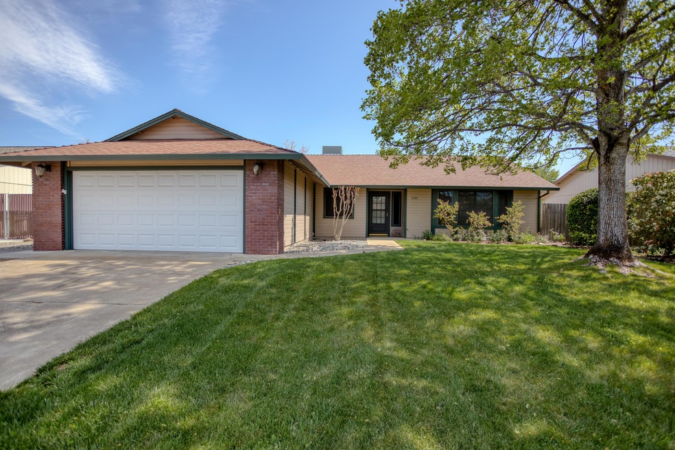 3125 Seminole Dr, Redding, CA 96001 - photo 1