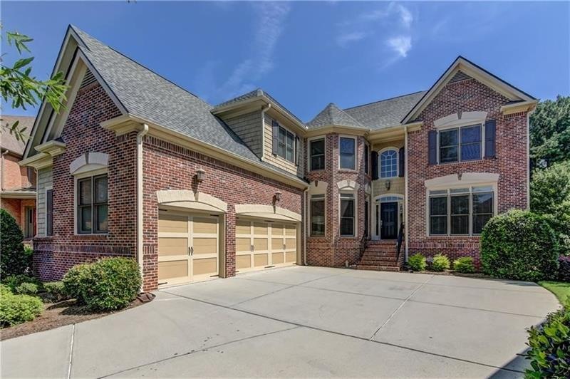 Beautiful 6 bedroom 5.5 Bathroom cul-de-sac home i