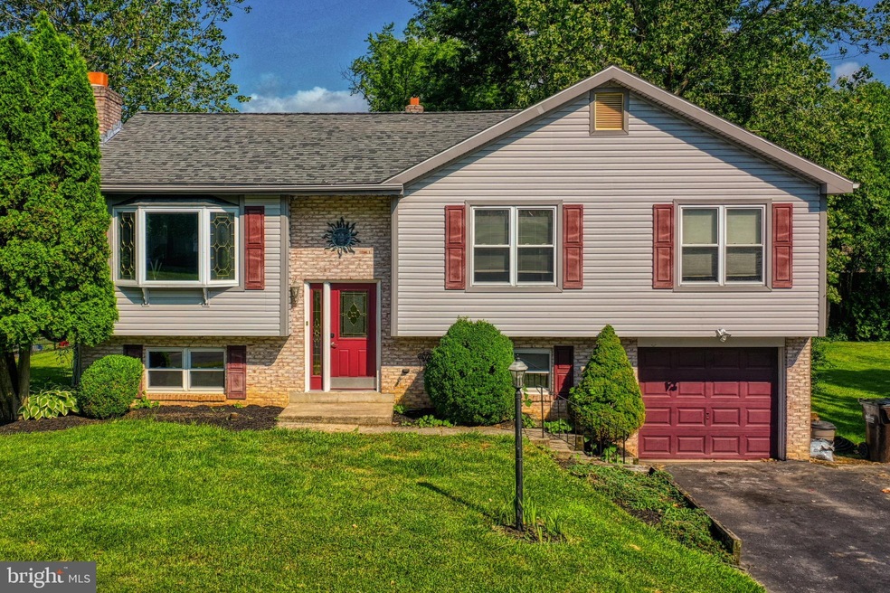 4823 Farming Ridge Blvd, Reading, PA 19606 - photo 1