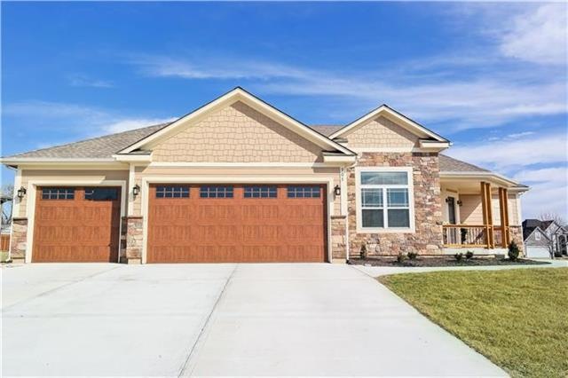 907 S Ash St, Raymore, MO 64083 - photo 1