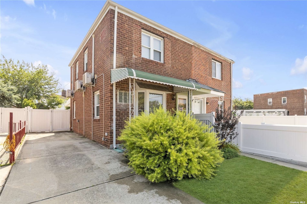 7735 249th St, Bellerose, NY 11426 - photo 1