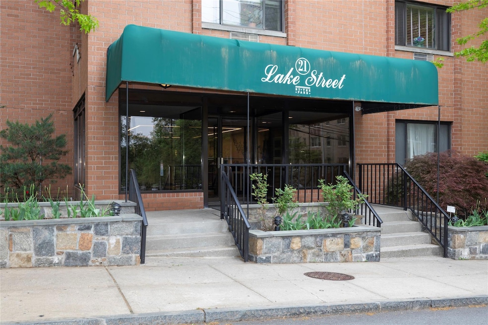 The Parkview unit 2J, White Plains, NY 10603 - photo 1