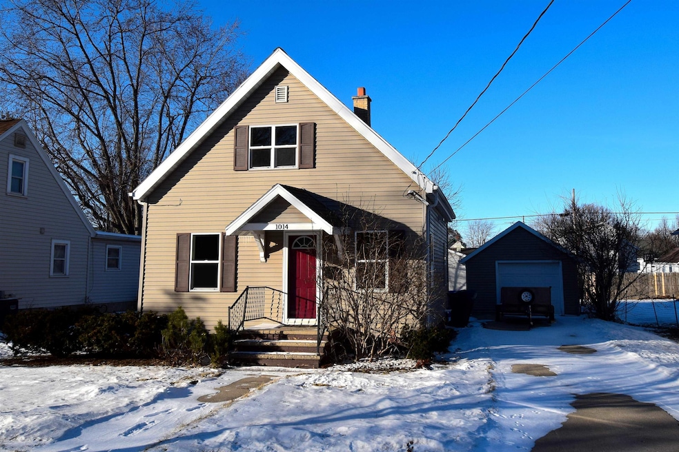1014 W Hawes Ave, Appleton, WI 54914 - photo 1