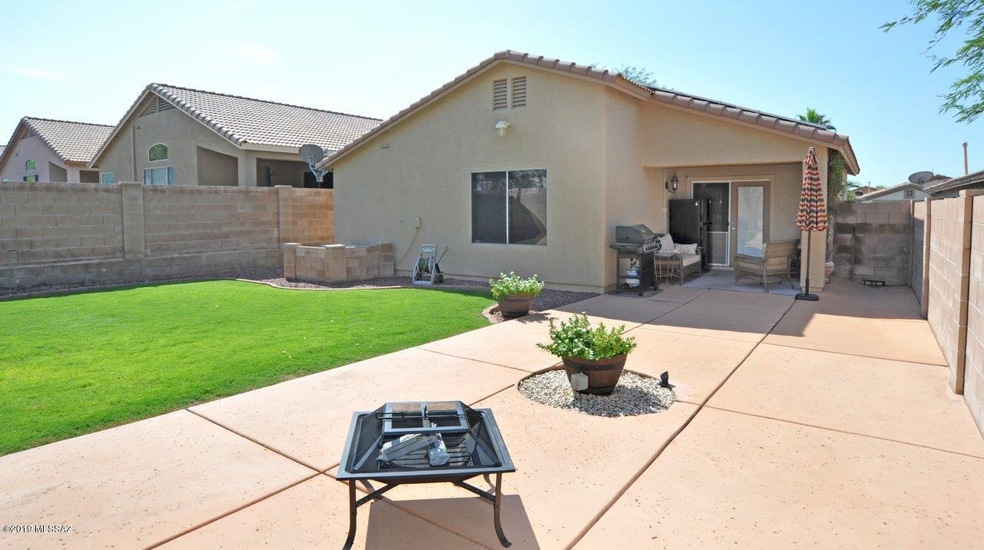 Beautifuly Landscaped Yard