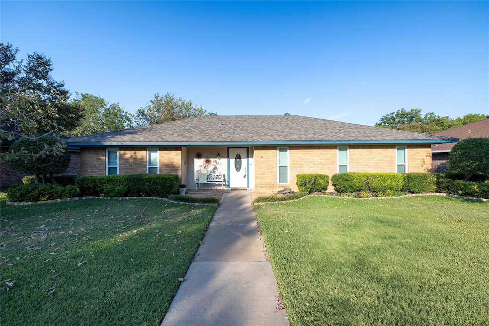 Ranch-style house featuring a front lawn