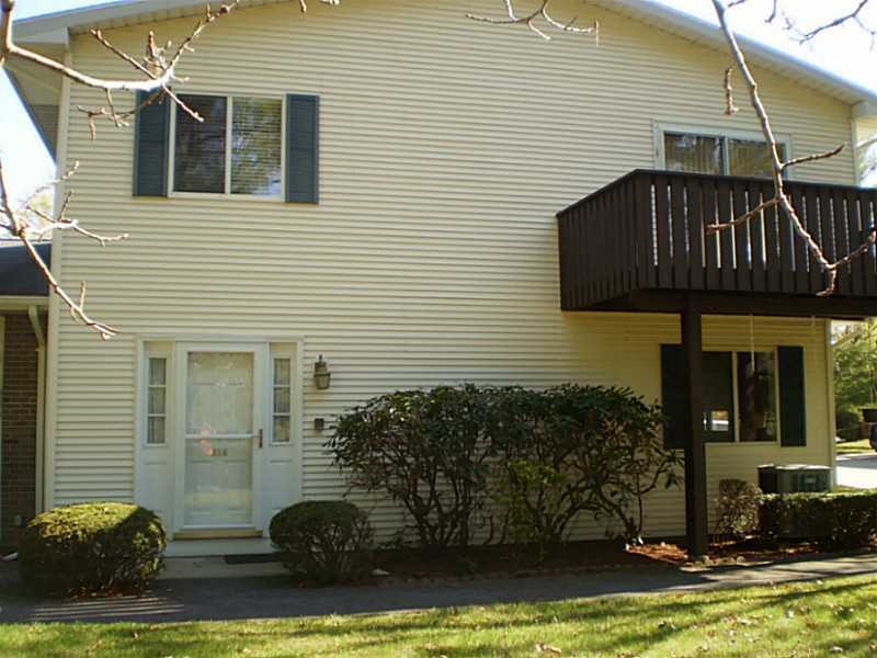 314 Chatham Cir unit 314, Warwick, RI 02886 - photo 1