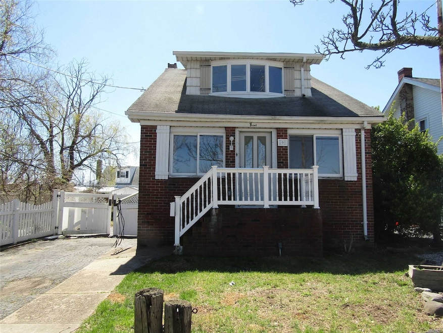 9 Ray St, Freeport, NY 11520 - photo 1