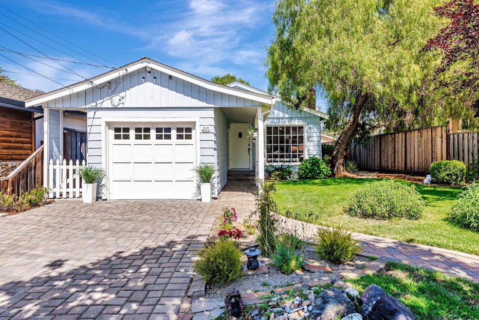 Sold $1,650,000 • Co-Listing Agent