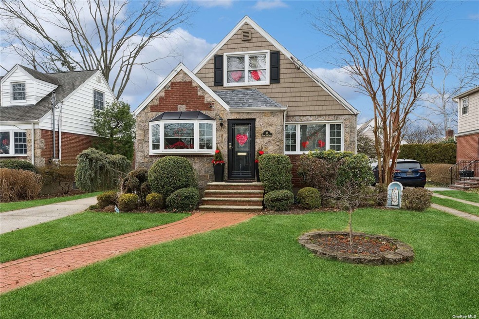 35 Elton Rd N, Garden City, NY 11530 - photo 1