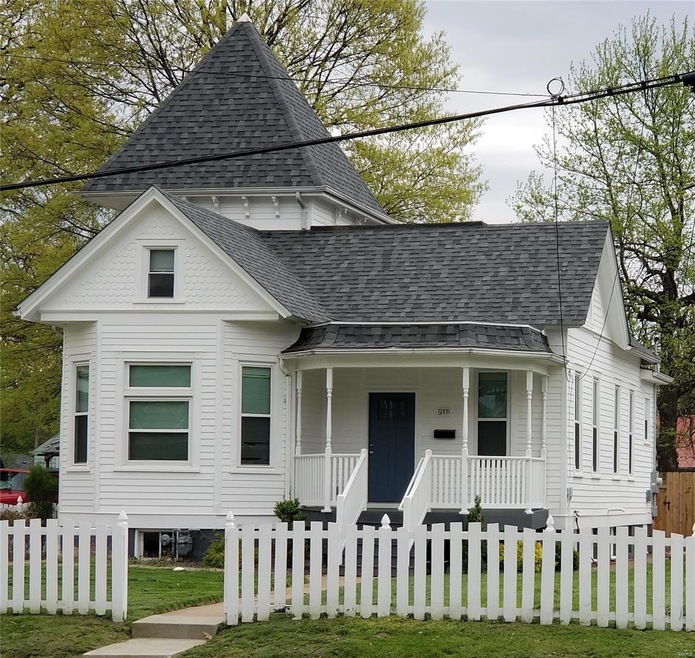 Welcome to 402 E Vandalia