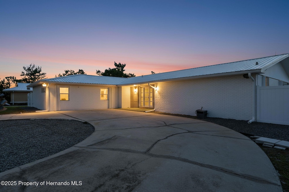 11982 W Bayshore Dr, Crystal River, FL 34429 - photo 1