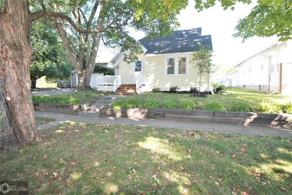 207 W Summit Ave, Shenandoah, IA 51601 - photo 1