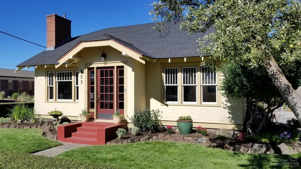 253 SW 8th St, Redmond, OR 97756 - photo 1