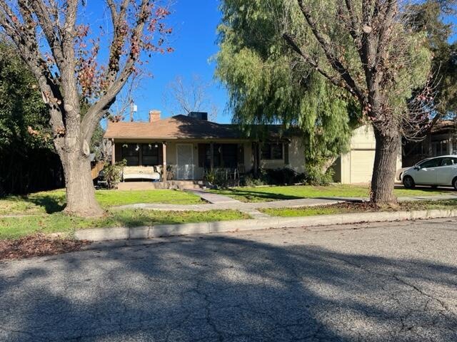 1204 E Sequoia Ave