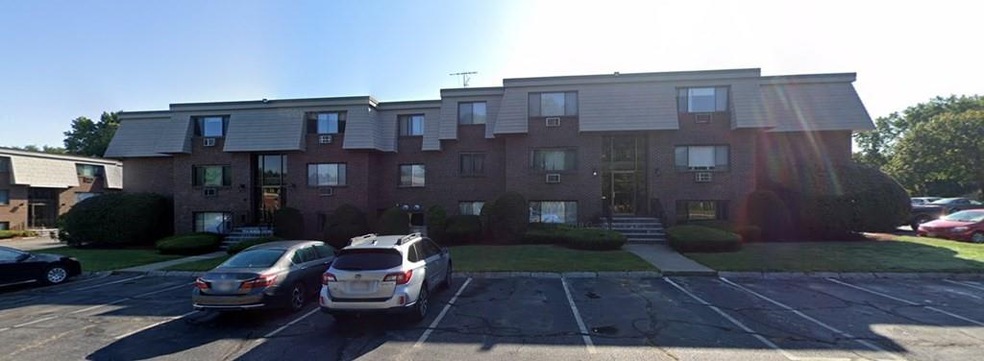 10 Hallmark Gardens unit 4, Burlington, MA 01803 - photo 1