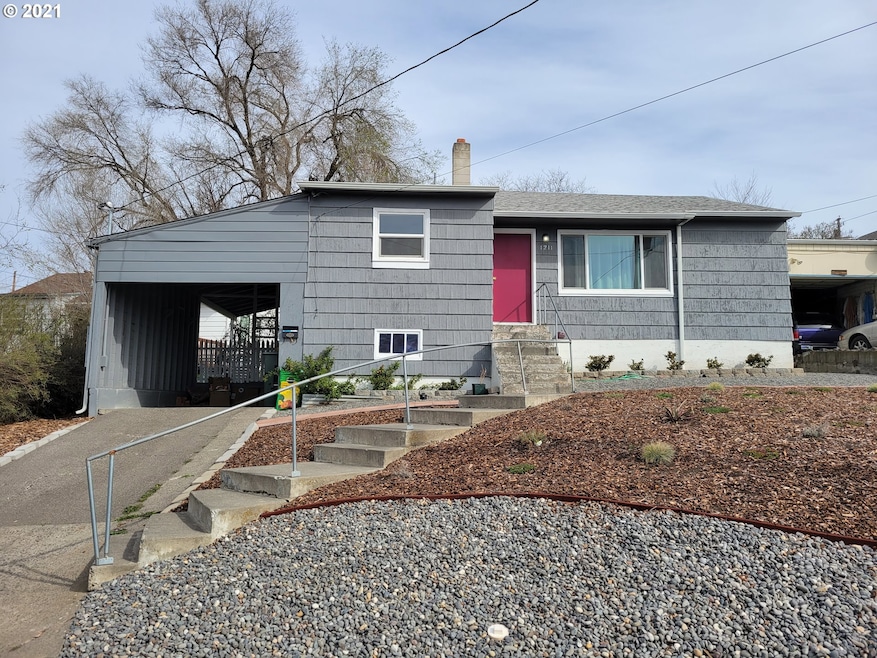 1211 NW Ellis Ave, Pendleton, OR 97801 - photo 1