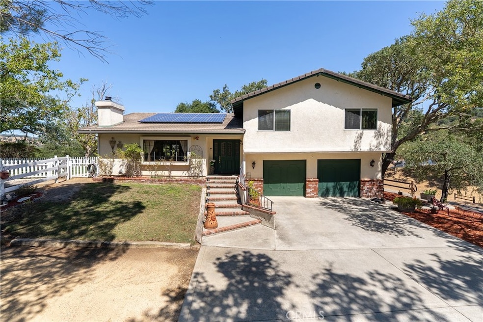 Welcome to this spectacular home featuring 2014 sf, 3 bedrooms, 2.5 bathrooms and a bonus room! Plus, its equipped with owned solar!