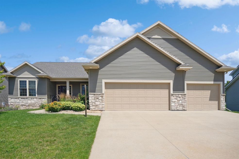 2817 Pendleton Dr, Cedar Falls, IA 50613 - photo 1