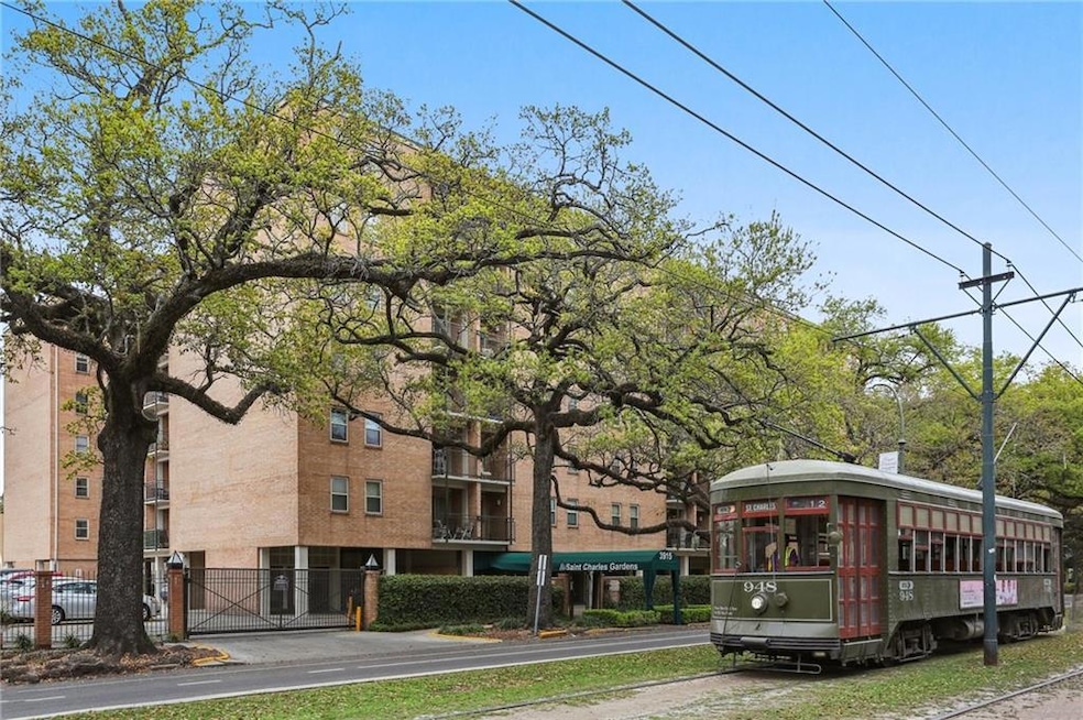 Saint Charles Gardens- Fabulous location on the Av