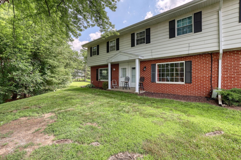 18570 Kamala Ct unit 18550, Brookfield, WI 53045 - photo 1