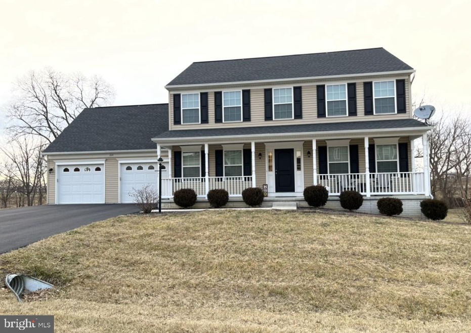 264 Creekwood Dr, Greencastle, PA 17225 - photo 1